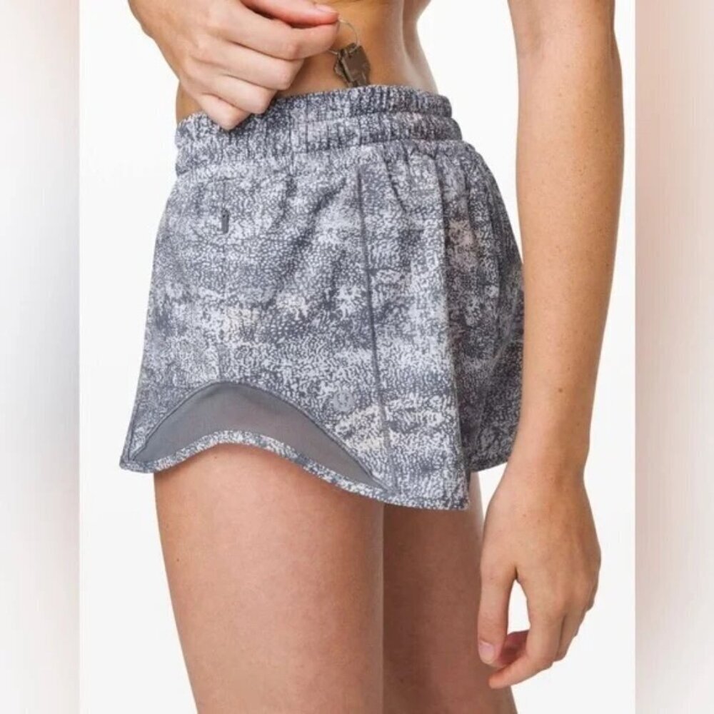 LULULEMON Hotty Hot Short II *2.5" Frozen Vista Alpine White Multi / Arctic Grey - Picture 7 of 8